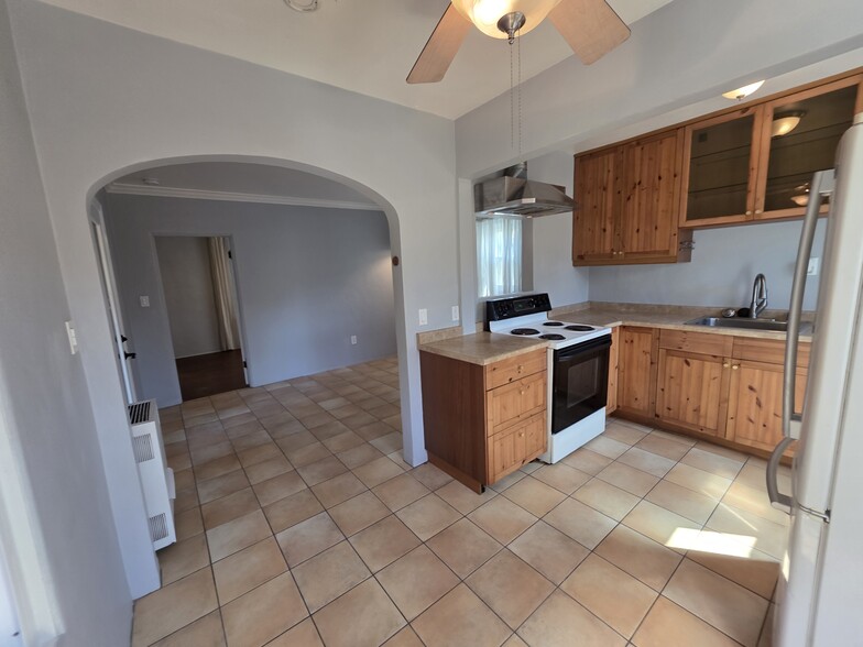 9 - 4649 W Point Loma Blvd