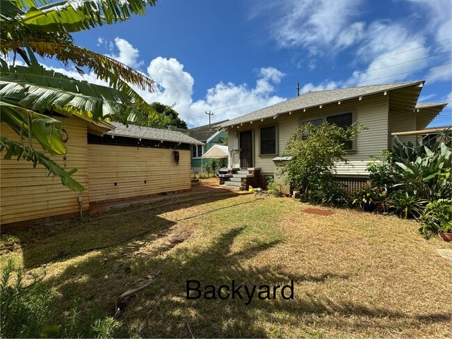 Building Photo - Charming detached single family Kaimuki 3 bdrm, 1 bath home on level lot