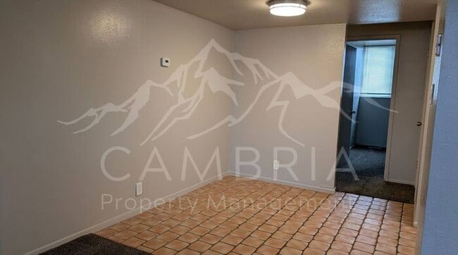 Building Photo - Cozy 2 BR 1 BA Condo Available In West Valley