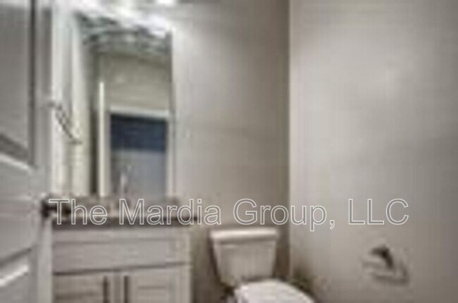 Building Photo - 3258 Wexford Dr