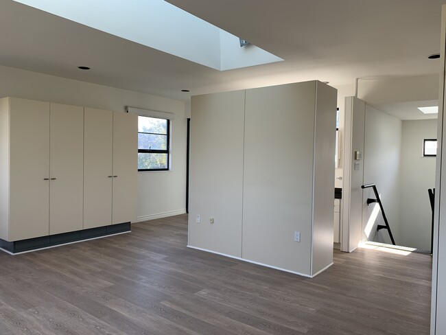 Master bedroom looking toward bath room - 15305 De Pauw St