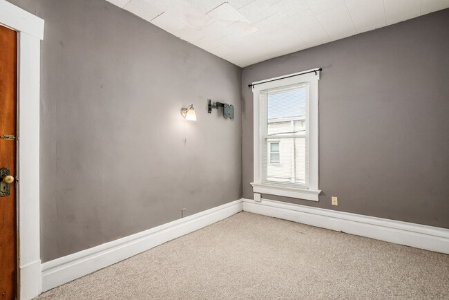 Building Photo - Amazing Townhome in Old North Columbus!