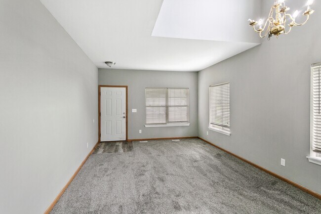 Building Photo - 678 Zachary Dr