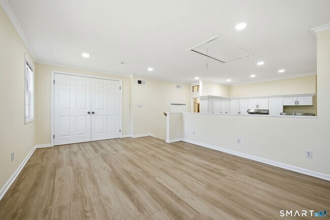 Building Photo - 85 Hicock Dr