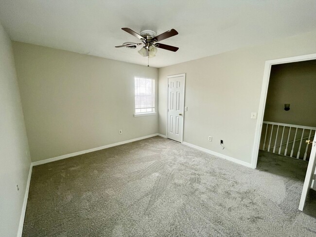 Building Photo - 3 Bed Town Home in North East Jackson!