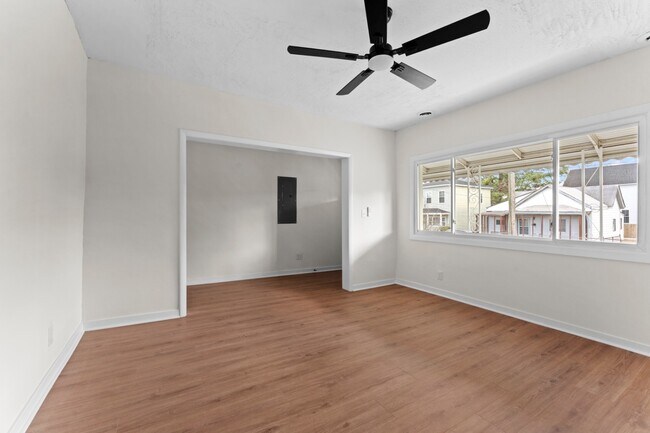 Building Photo - Trek Rentals