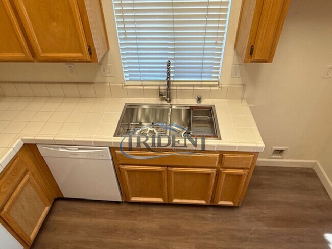 Building Photo - 4 bedroom 2 bath near schools and parks