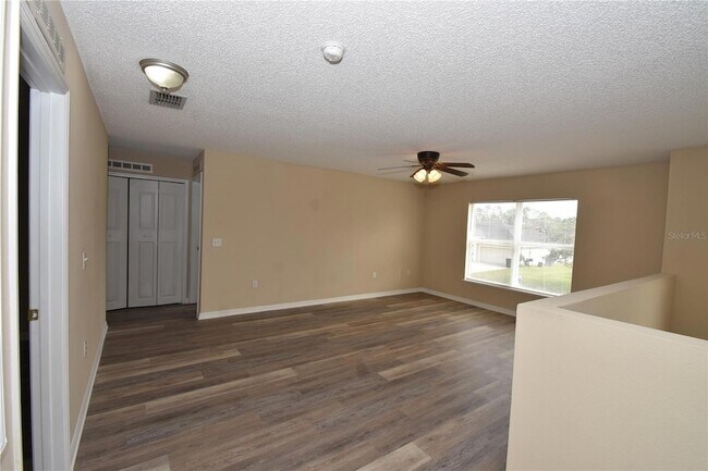 Building Photo - 27 Riverdale Ln