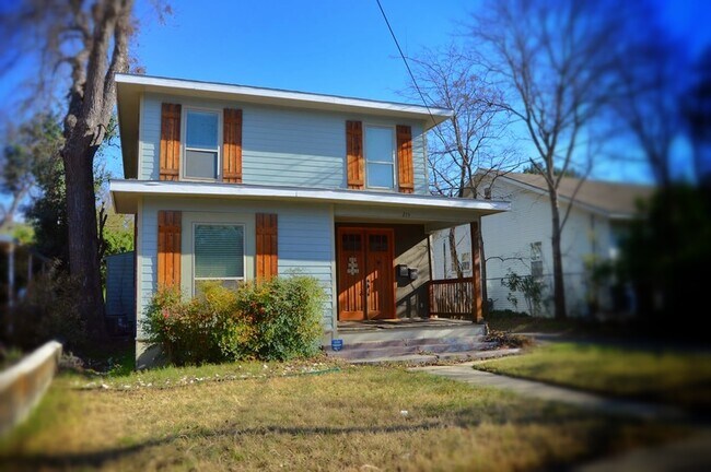Building Photo - 215 Ira Ave