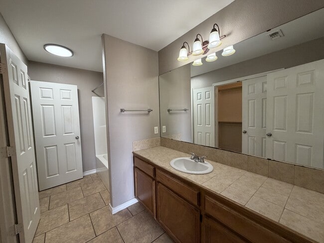 Building Photo - 2415 Laurel St