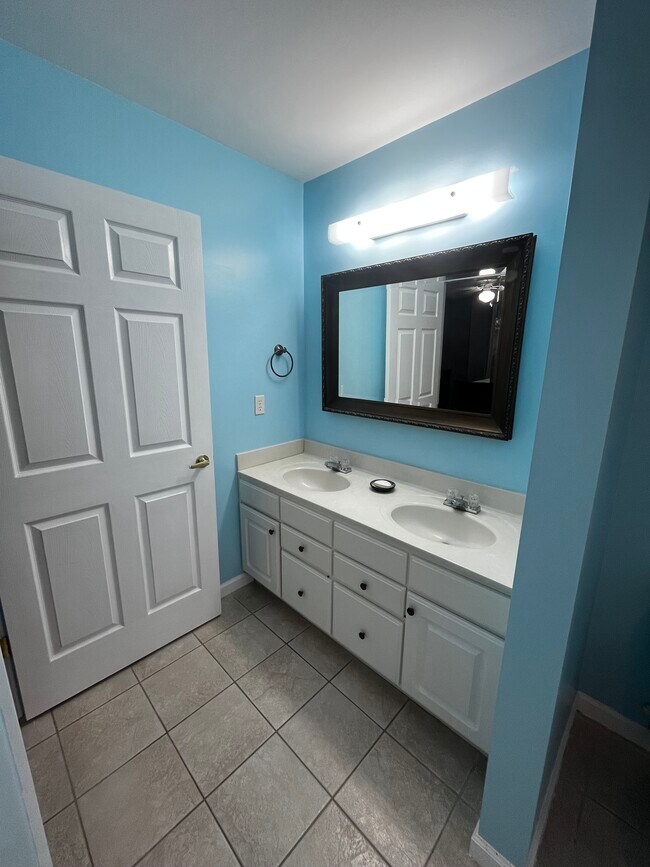 Building Photo - 2520 Friedland Pl