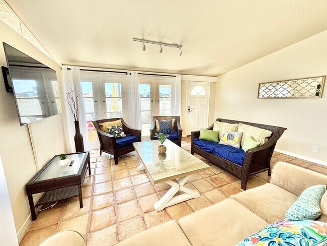 Building Photo - 207 Rossmore- MFR