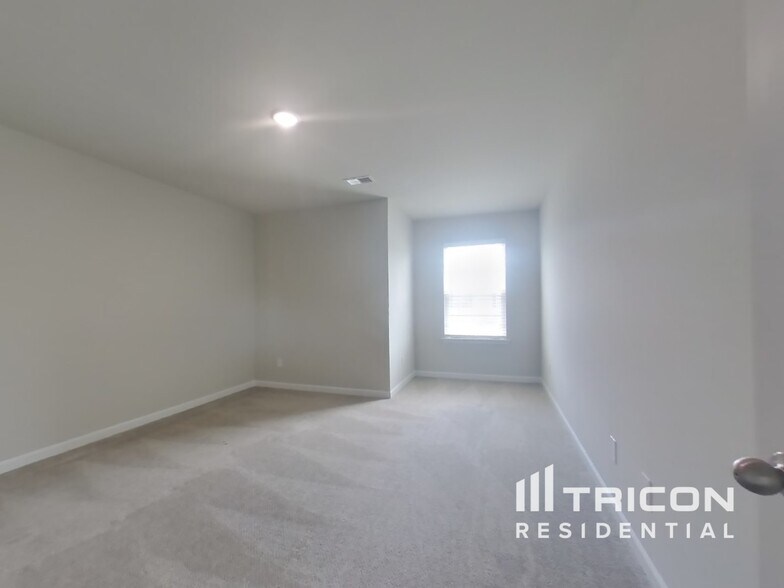 Building Photo - 1008 Ainsley Creek Dr