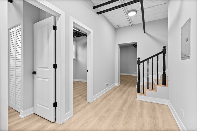 Building Photo - 1649 W Jonquil Terrace