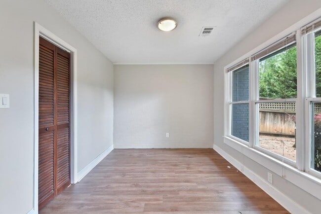 Building Photo - 326 Mathews Ave NE