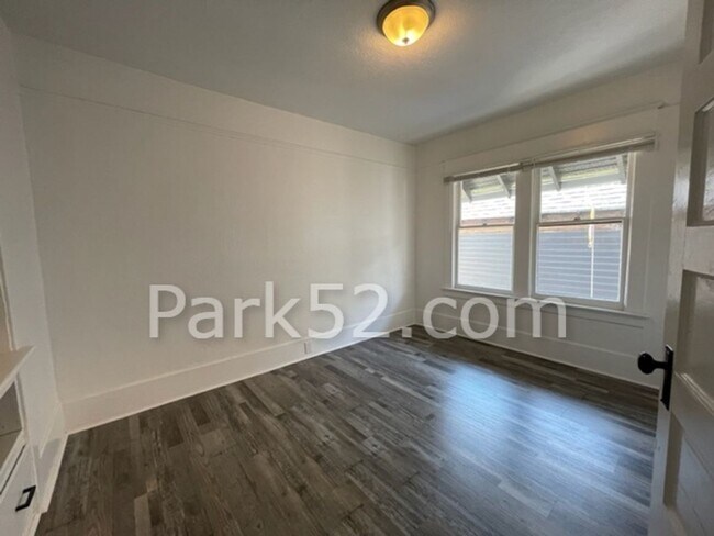 Building Photo - 2 Bedroom 1 Bathroom Duplex