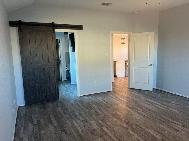 Building Photo - 424 COSMOS LN