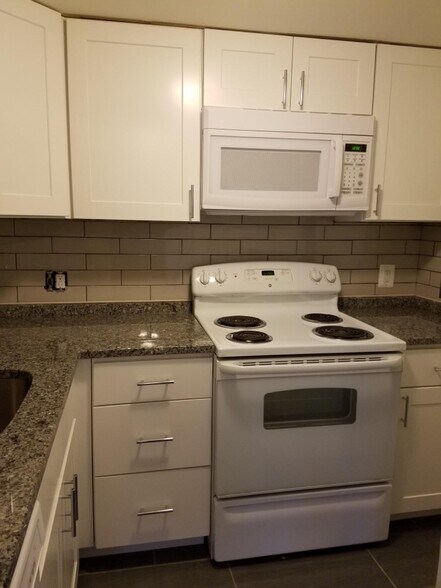 Building Photo - 510 Putnam Ave