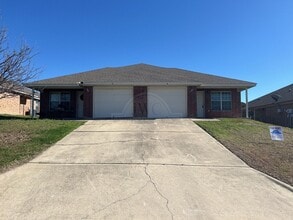 Building Photo - 308 Cedar Ridge Dr