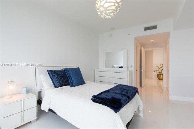 Building Photo - 17111 Biscayne Blvd