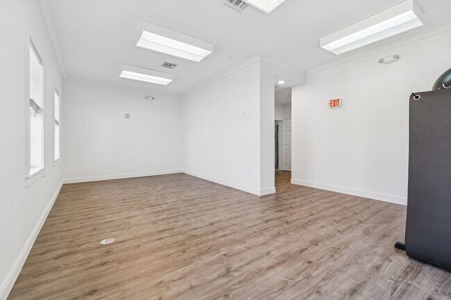 Building Photo - 2011 Villa Sites Dr