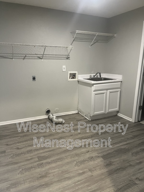 Building Photo - 8203 Woodson Dr
