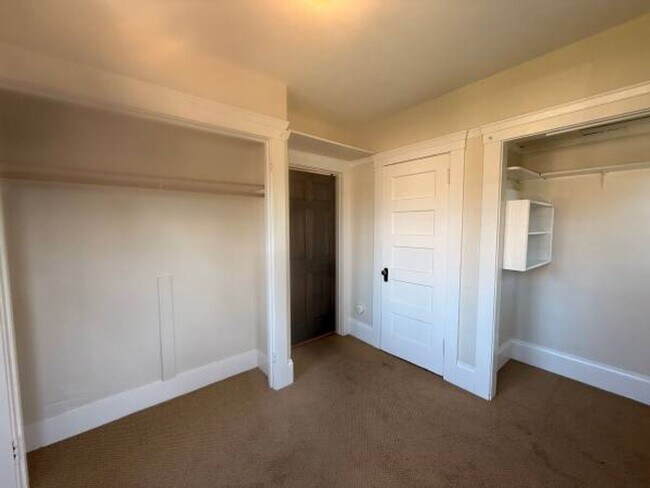 Building Photo - Great location and is just off the main St...
