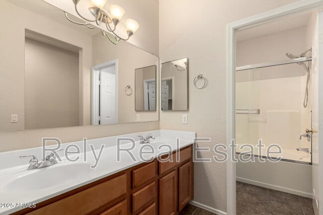 Building Photo - 1225 N 36th St