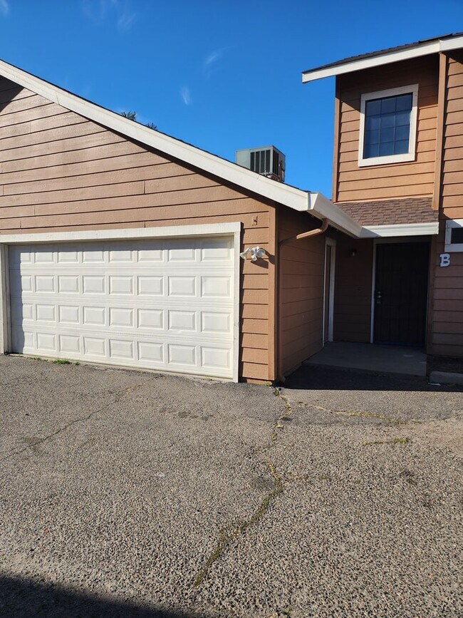 Building Photo - 1313 Claus Rd