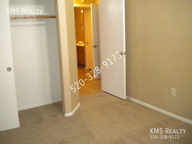 Building Photo - 2 Bed/2 Bath Town Home - OWNER/AGENT
