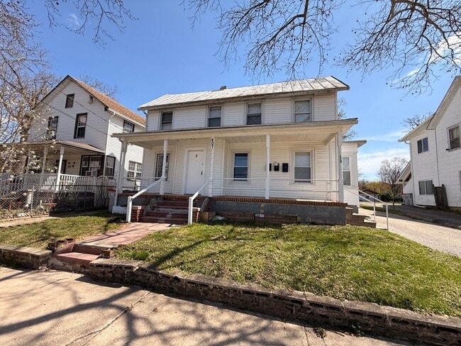 Building Photo - 407 S 8th St