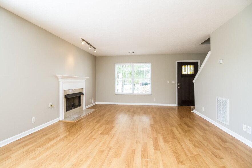 Building Photo - 2300 Crescent Valley Pl