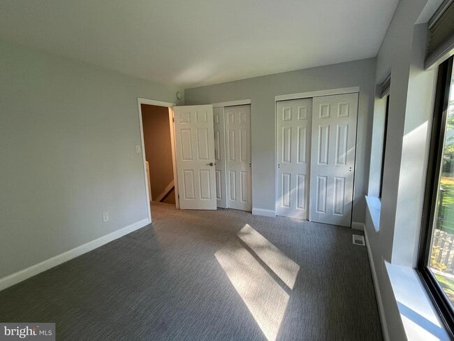 Building Photo - 42 Landmark Dr