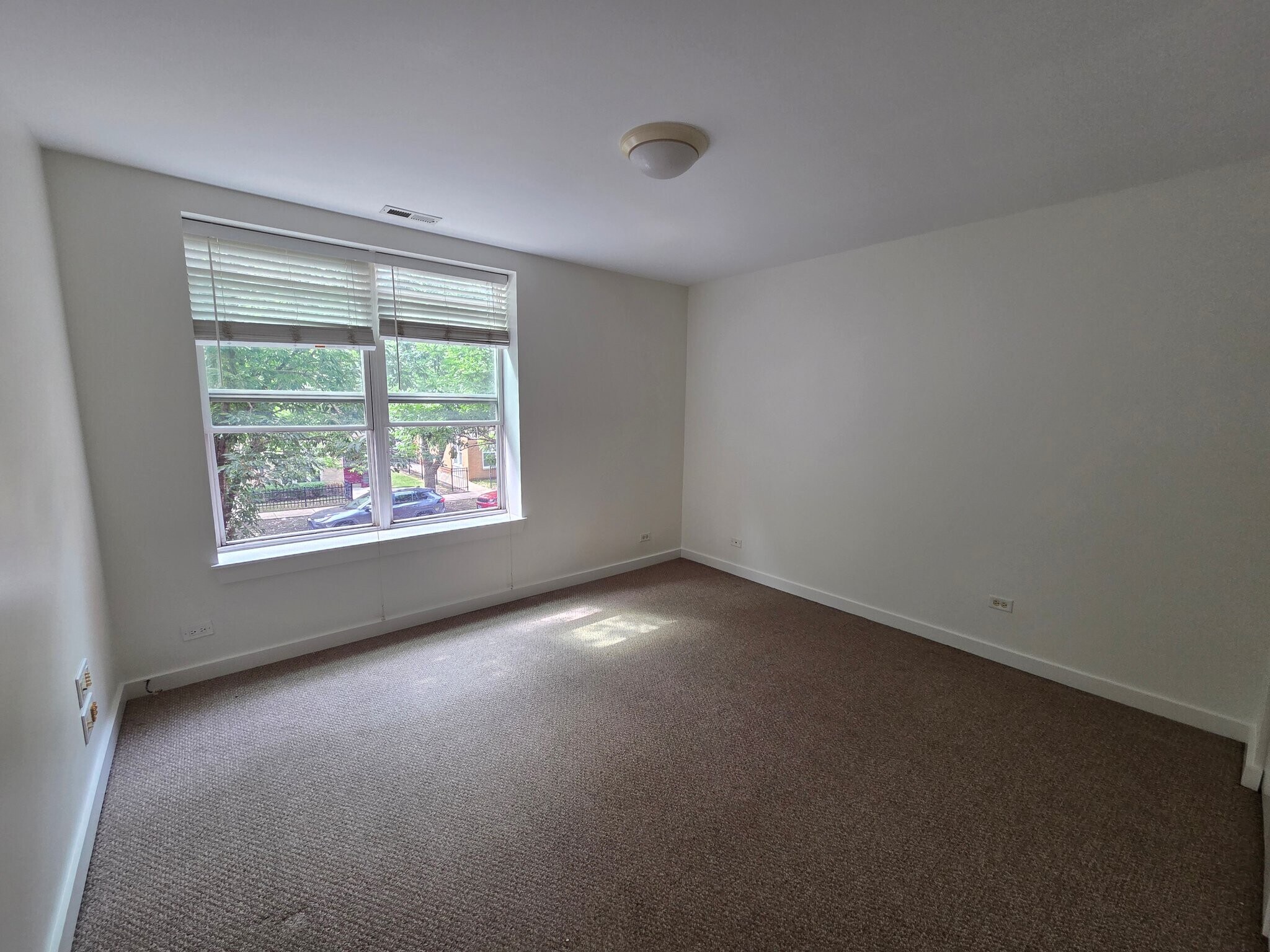Building Photo - 2220 W Maypole Ave