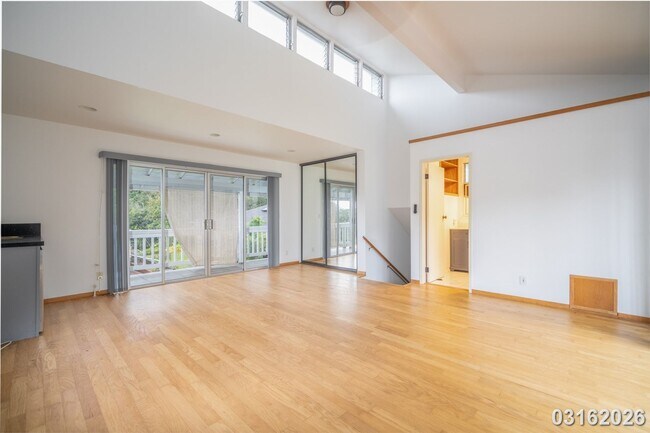 Building Photo - 4 Bed 3 Bath in Kalihi Valley