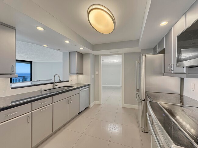 Building Photo - 3000 N Ocean Dr