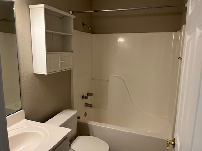 Building Photo - Introducing a charming 3-bedroom, 2-bathroom house located in the desirable area of Russellville,...
