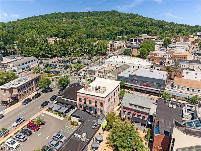 Building Photo - 35 Main St