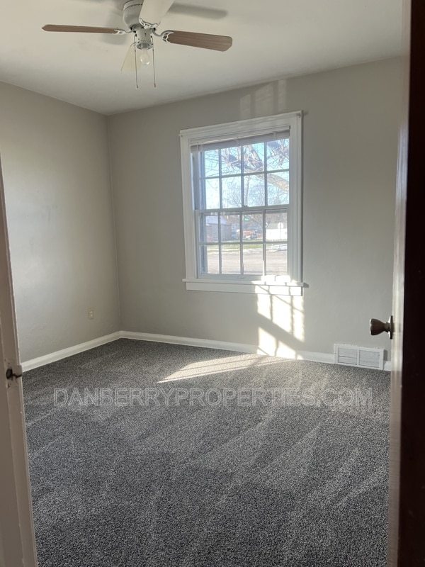 Building Photo - 4621 S Detroit Ave