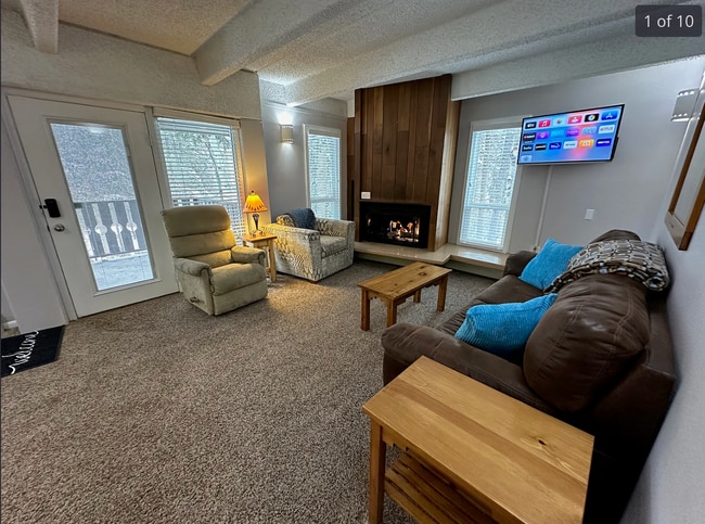 Primary Photo - 185 High Seasons Wy