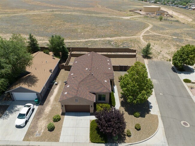 Building Photo - 3 bedrooms plus a den, 2 bath home in Brig...