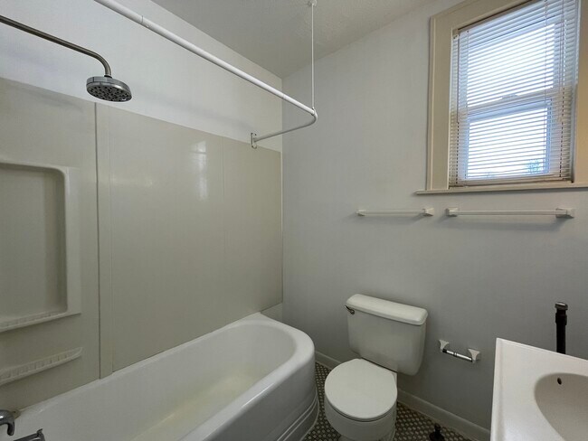 Building Photo - 28W573 Stafford Pl