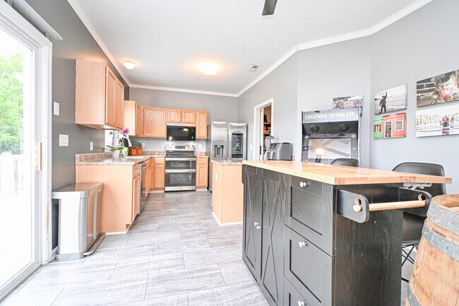 Building Photo - 5469 Fairford Ct