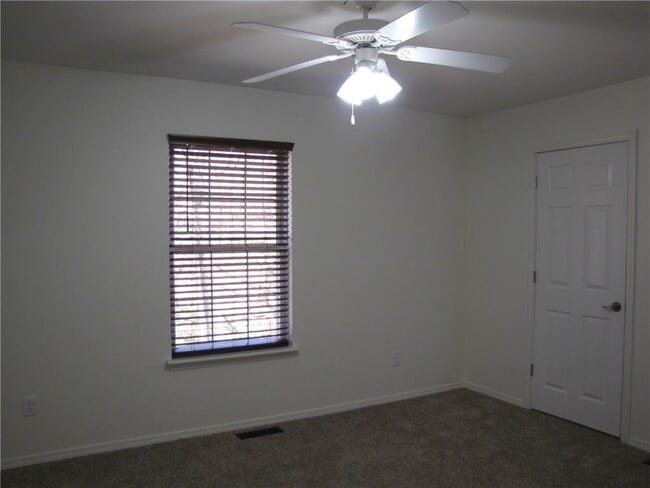 Building Photo - 70 Merritt Dr