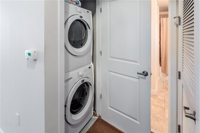 Building Photo - 360 Nueces St