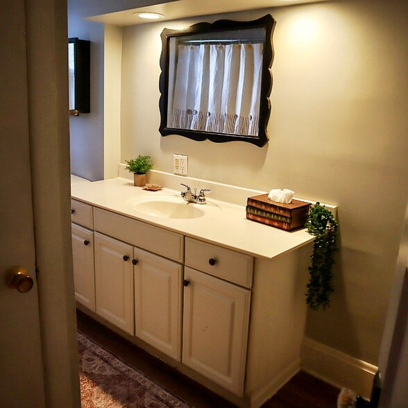 Building Photo - 796 Ebner St