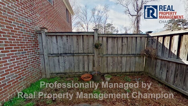 Building Photo - Adorable 2 BD Townhome with Private Patio