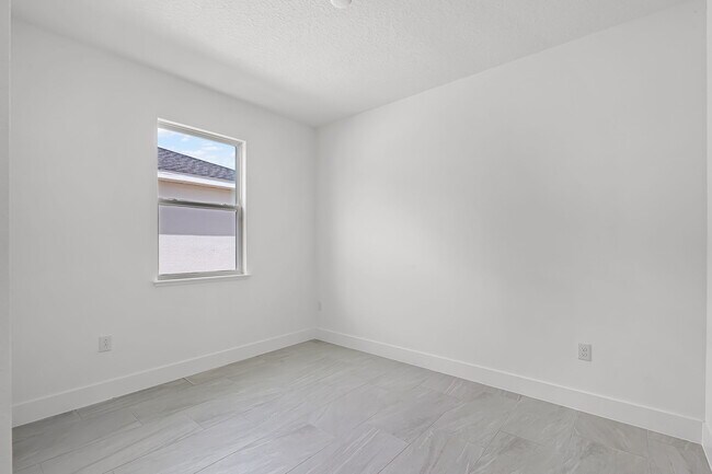 Building Photo - 1465 Stonecliff Dr