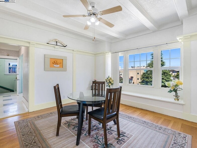 Building Photo - 473 Newton Ave