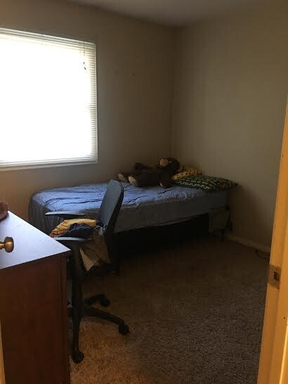 Building Photo - 4 bedroom house on the west side of Iowa C...